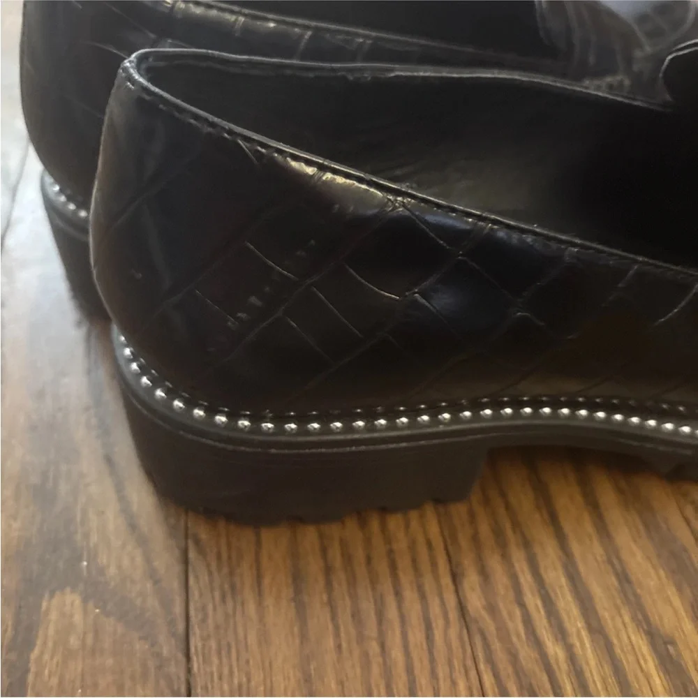 Dolce Vita Black Croc-Embossed slip on Loafers 6